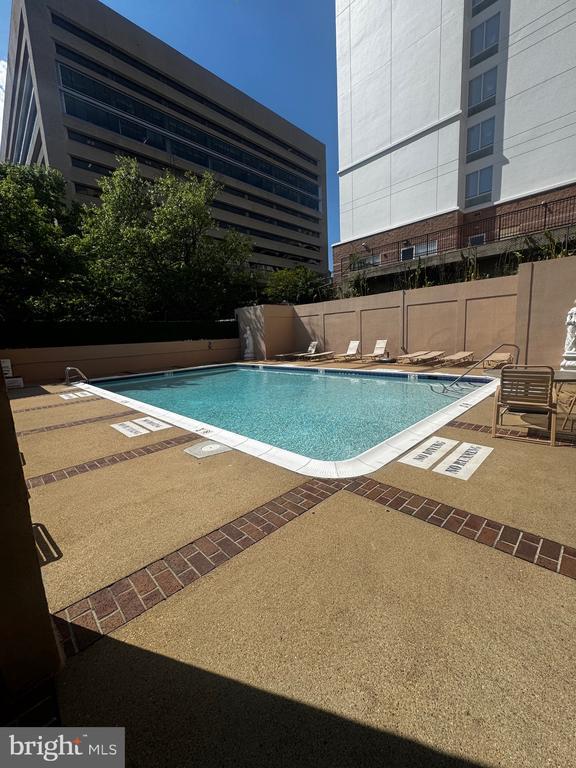 Building Photo - 1301 N Courthouse Rd