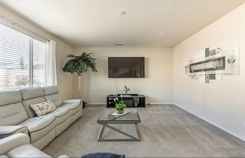 Building Photo - 7818 Poppy Ln