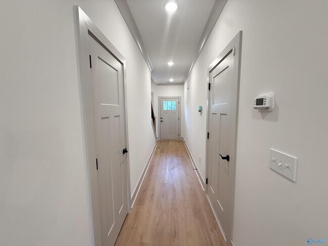 Building Photo - 18 Whispering Oak Dr SW