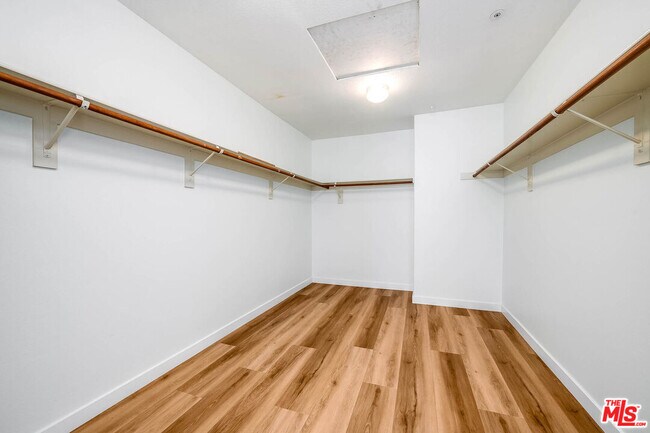 Building Photo - 10645 Chiquita St