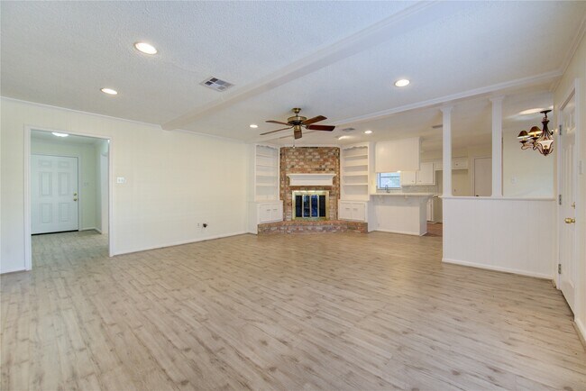 Building Photo - 5810 Boyce Springs Dr