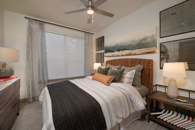 Building Photo - Spacious 2 Bed Near Cypress – 2 Months Free!