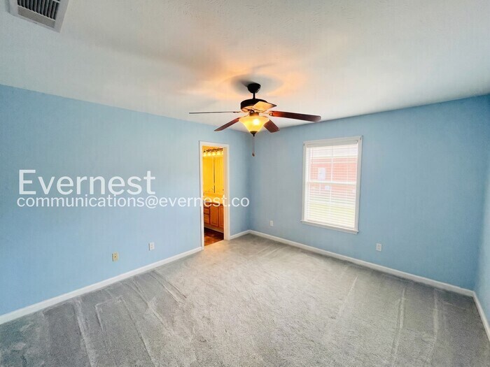 Building Photo - 223 Crosscreek Dr