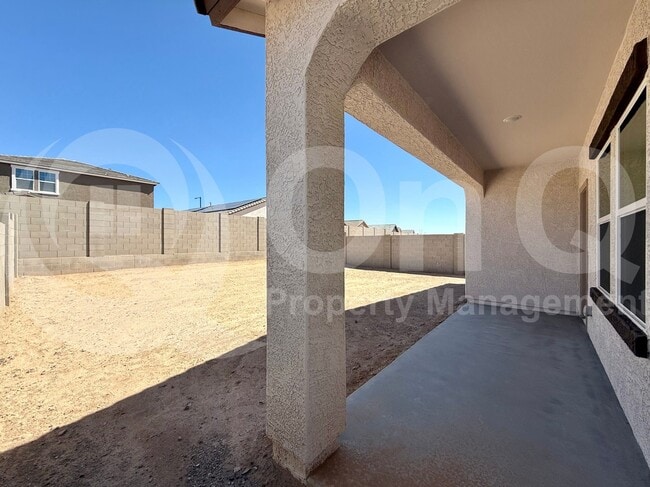 Building Photo - 24182 W Hidalgo Ave