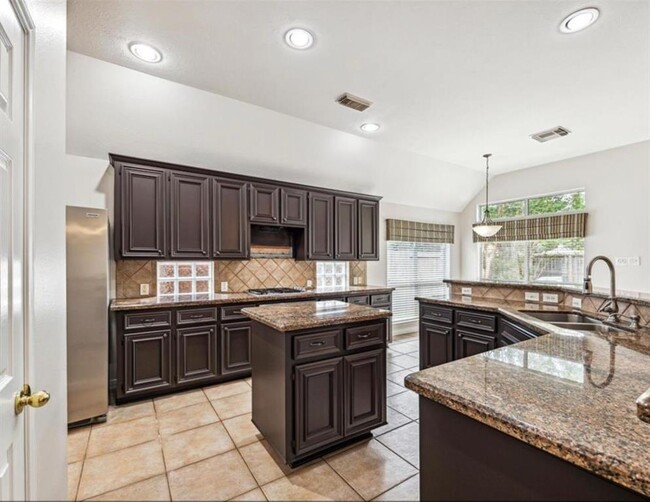 Building Photo - 2137 Lakewind Ln