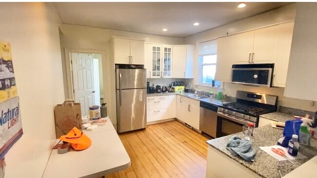 Building Photo - 731 Parker St