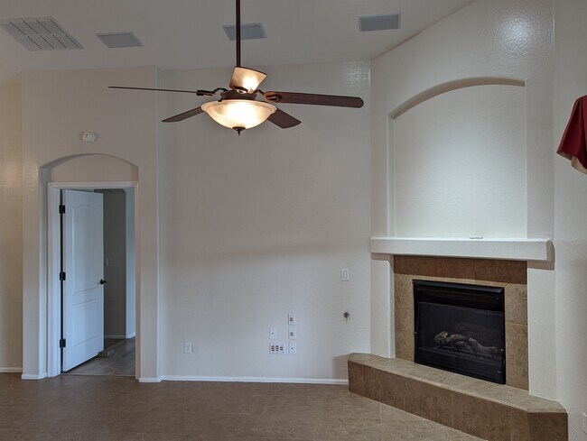 Building Photo - 4415 W Kenai Dr