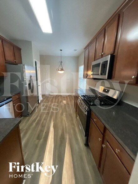 Building Photo - 2432 Wingfield Dr SW