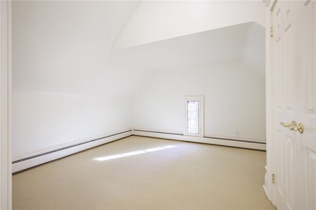 Building Photo - 901 East Ave