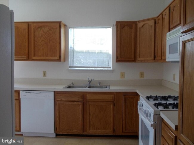 Building Photo - Welcome home!  Sought after Park Ridge in ...