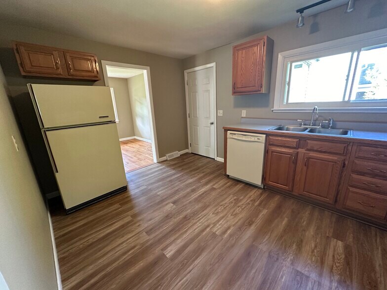 Building Photo - 311 Hartford Pl
