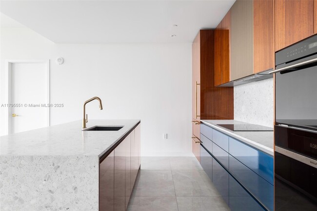 Building Photo - 2678 Tigertail Ave