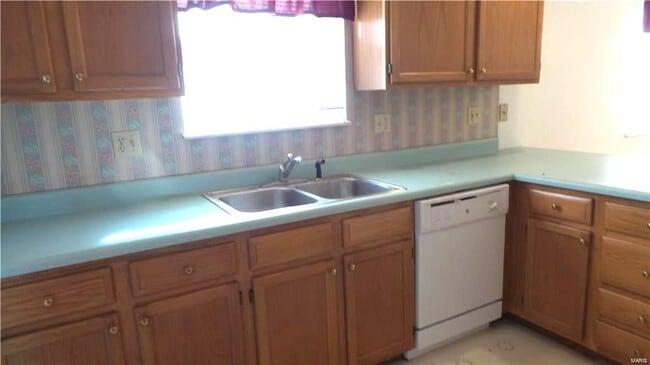 Building Photo - 105 Twin Oaks Dr