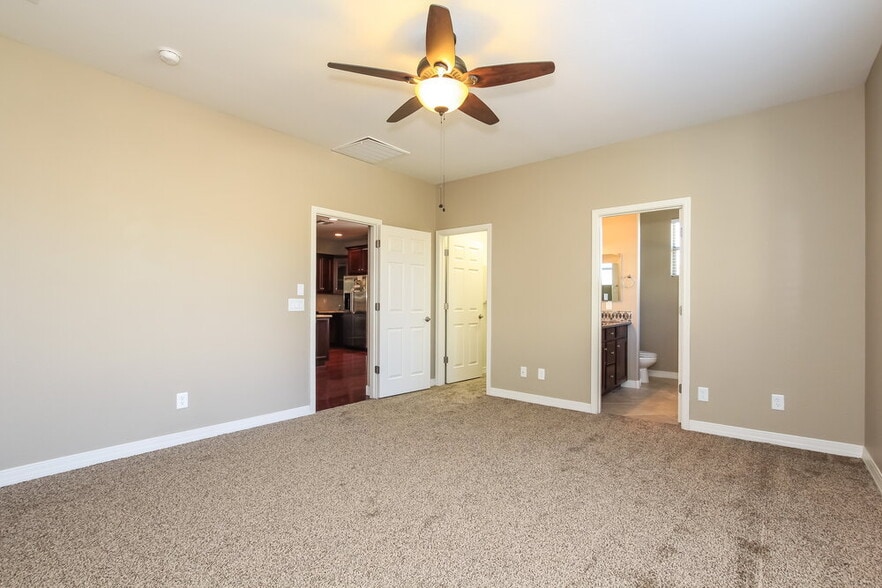 Building Photo - 2534 W Beverly Rd.