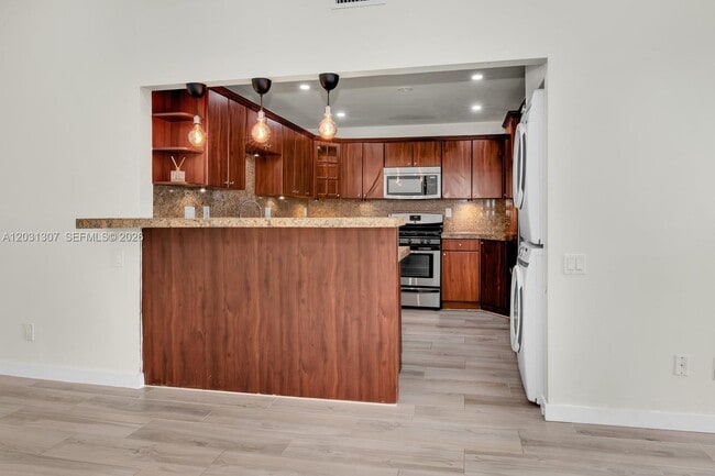 Building Photo - 6323 SW 116th Pl