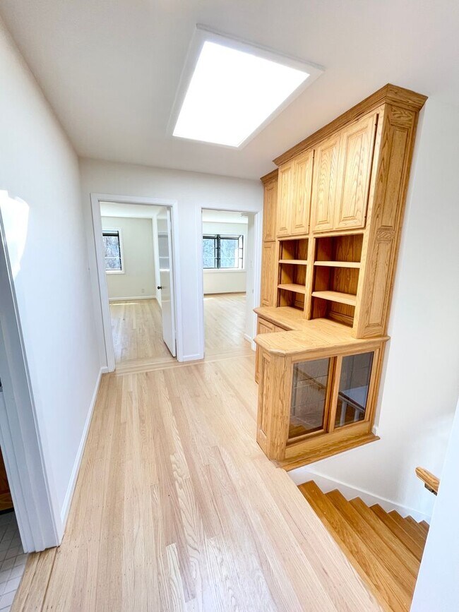 Building Photo - Beautiful Golden Gate Heights 5 Bed/3.5 Bath Home w/Amazing Views