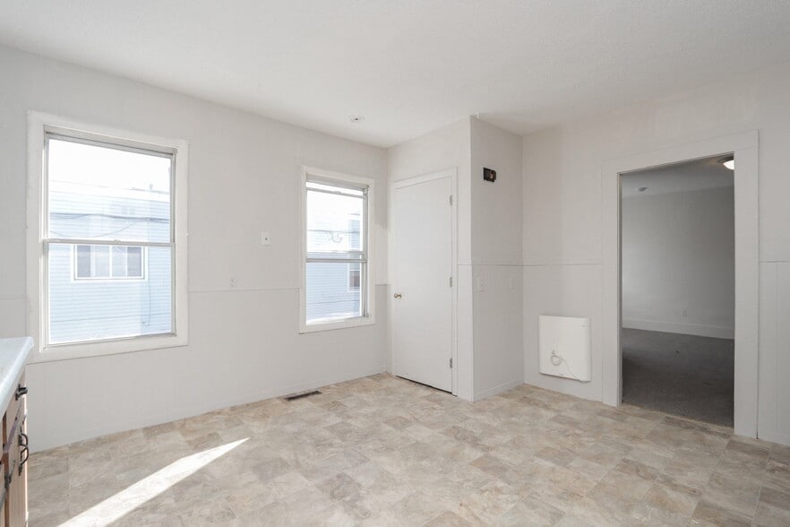 Kitchen - 32 Parker St