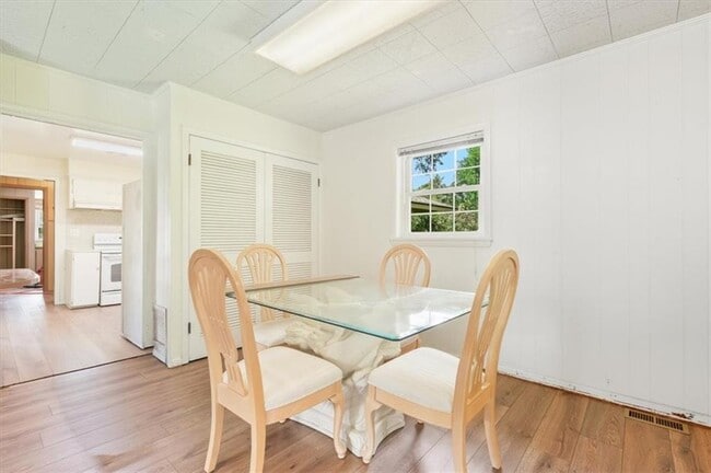 Building Photo - 704 Fort King George Dr