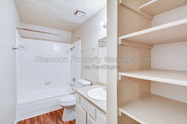 Building Photo - 13106 Townwood Dr