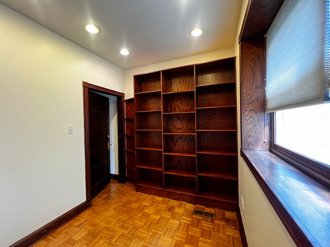 Building Photo - 4149 W Pine Blvd