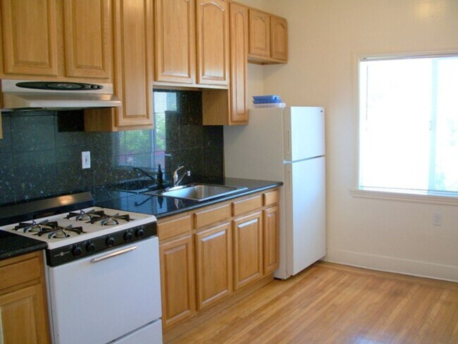 Building Photo - This unit is a Studio, with a giant kitchen room/dining space. With large closet
