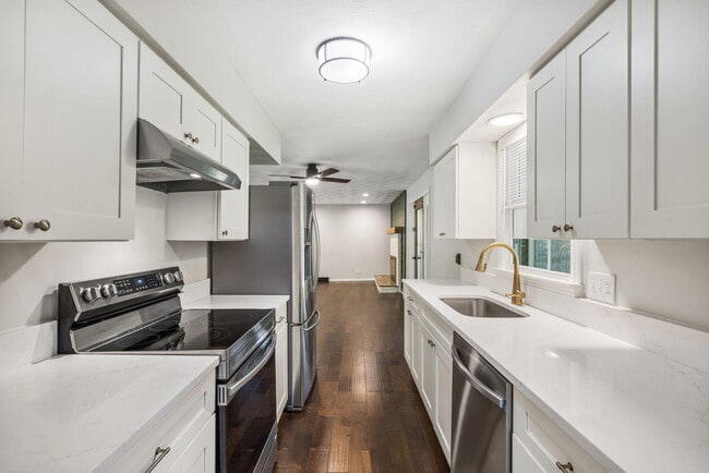 Building Photo - 4267 S Ridgecrest Dr