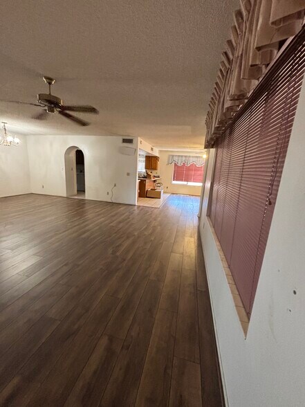 Building Photo - 829 S 76th Ct