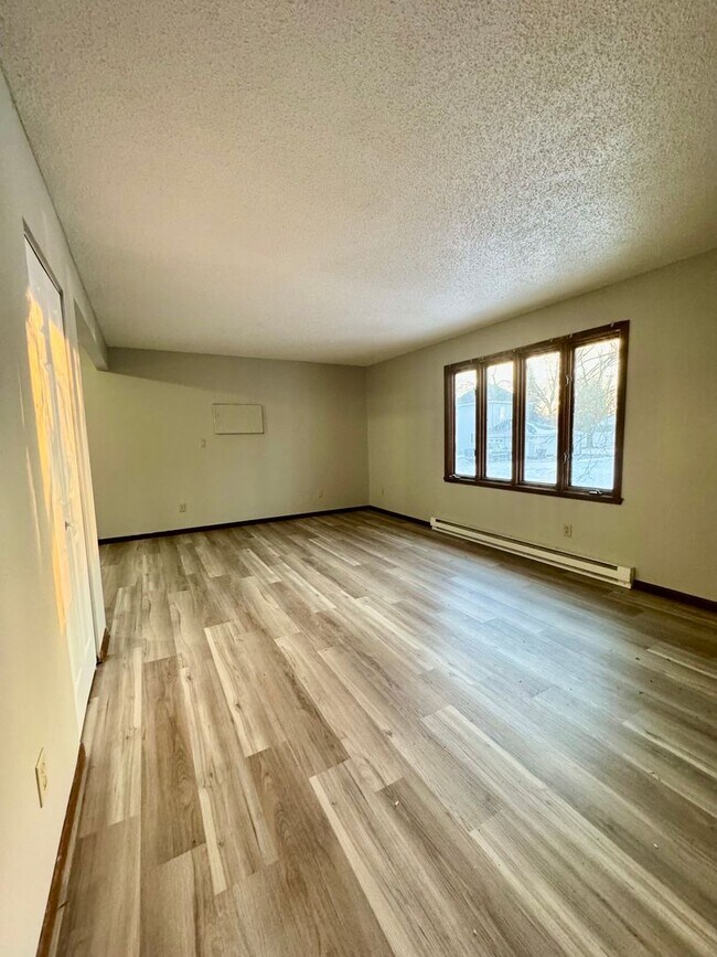 Building Photo - Updated 2 Bedrooms - Leonard North Dakota Rental