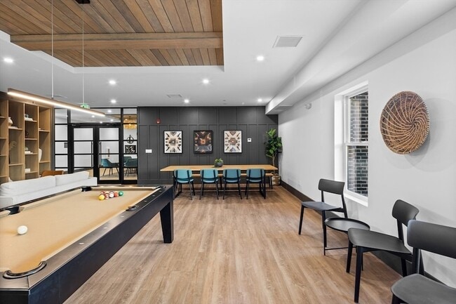 Building Photo - 635 Main St