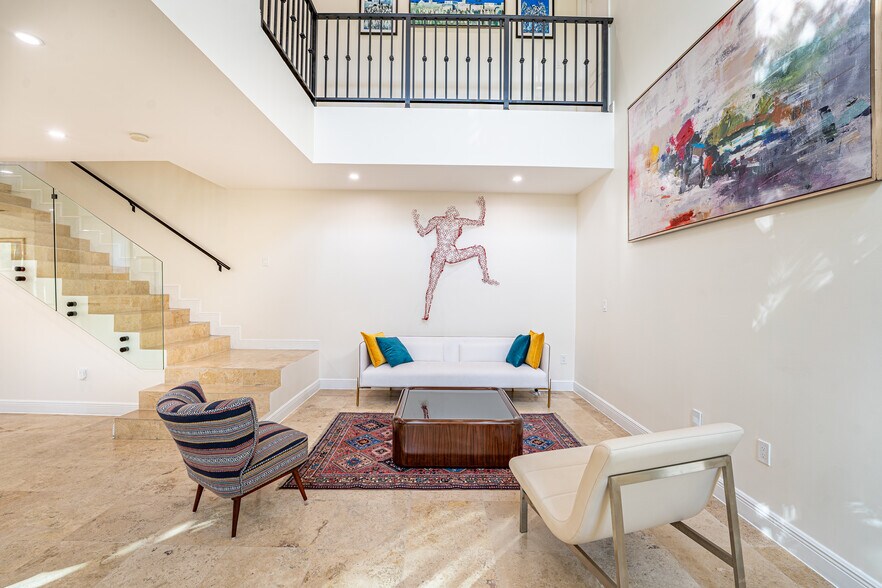 Building Photo - 2766 SW 33rd Ave