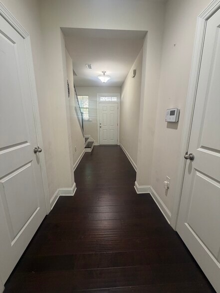 Building Photo - 220 Concordia Woods Dr