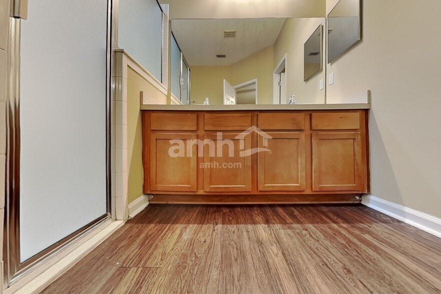 Building Photo - 7093 Rapid River Dr W