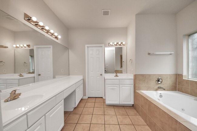 Building Photo - 24523 Red Bluff Tr