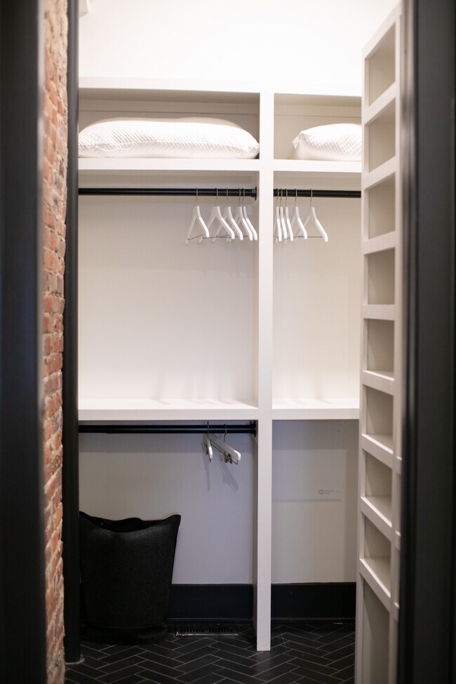 Building Photo - 1604 6th Ave N