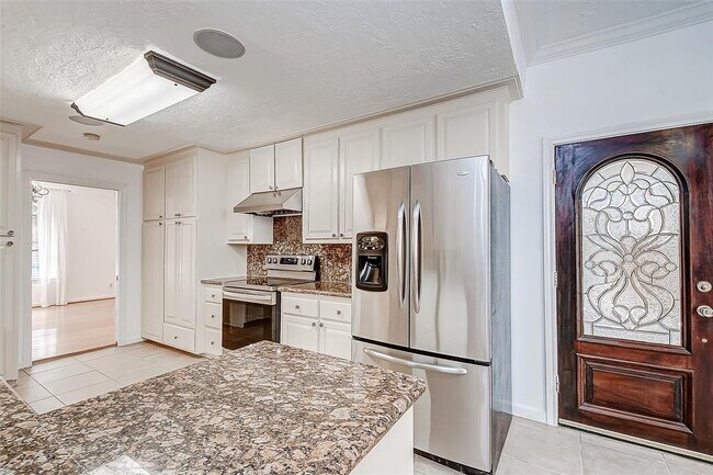 Building Photo - 201 Vanderpool Ln