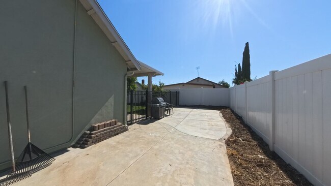 Building Photo - Open for Showings | Move-In Available July 15th