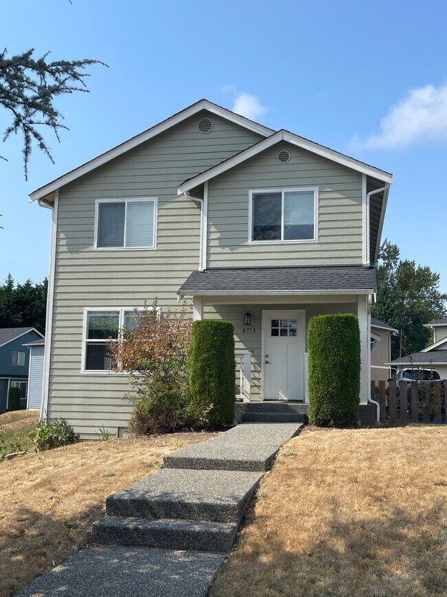 Move in special, First month free! 8718 8th Pl NE Lake Stevens WA