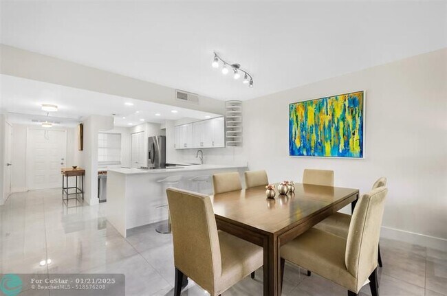 Building Photo - 4011 N Cypress Dr