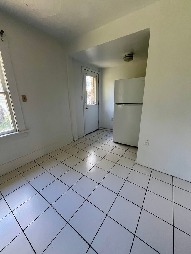 Building Photo - Two Bedroom Home