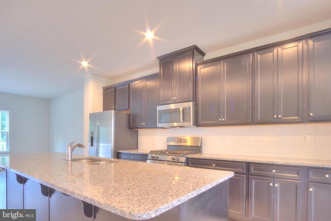 Building Photo - 2506 EMBER Ln