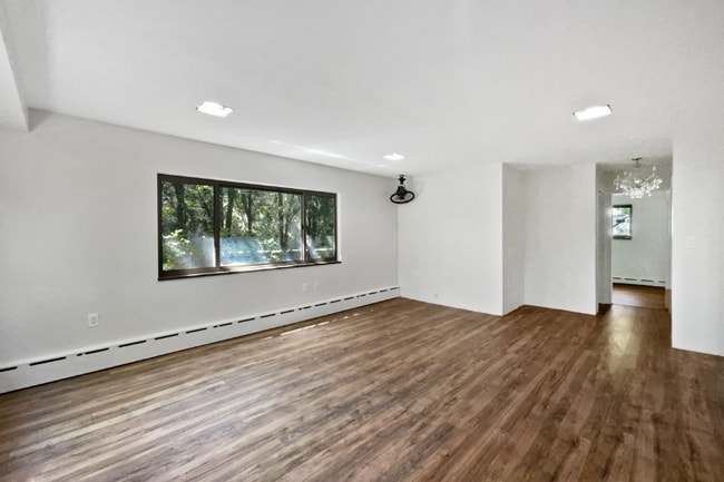 Building Photo - 2645 Hickory Ct