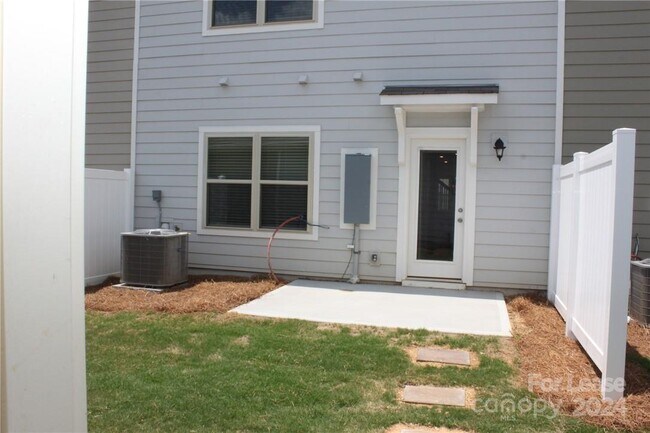 Building Photo - 922 Sagecroft Ln