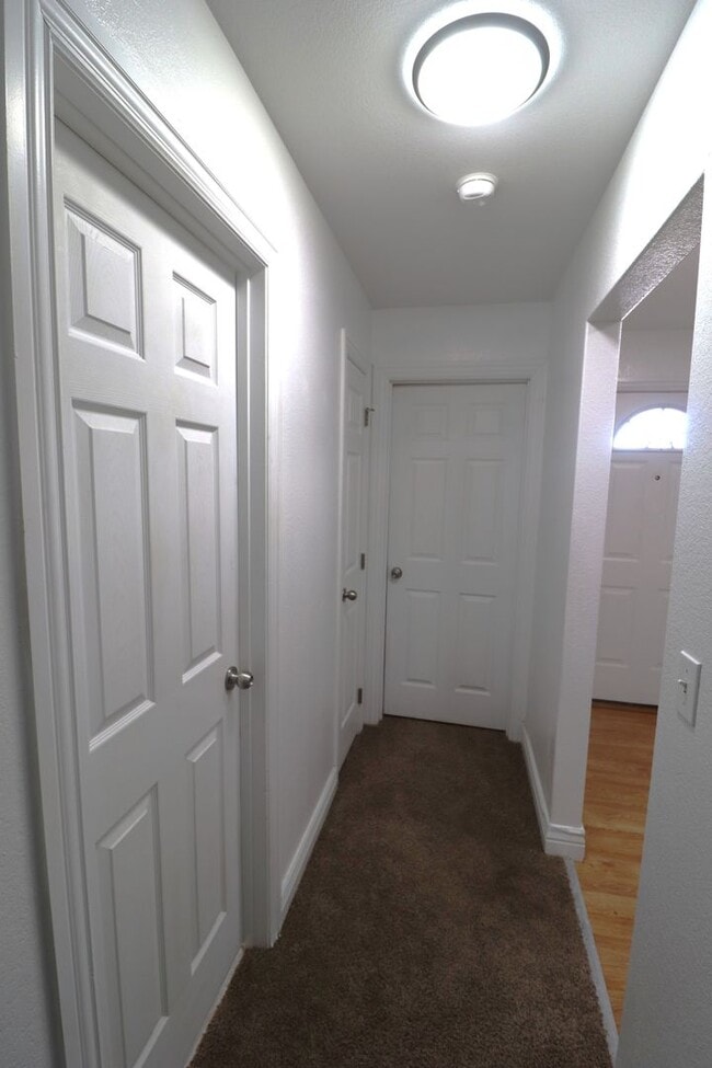 Building Photo - Spacious home for rent!