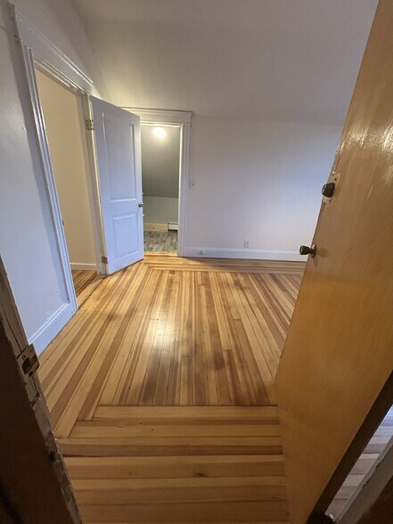 Building Photo - 335 Academy Ave