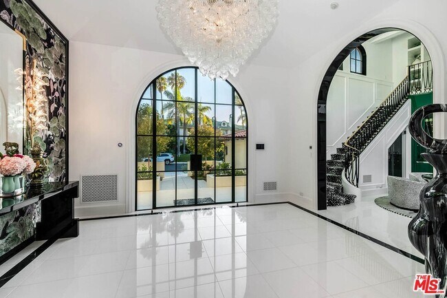 Building Photo - 1445 Vía Cresta