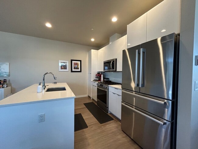 Building Photo - 3 Bedroom 2 Bath Home in Cordata with Garage