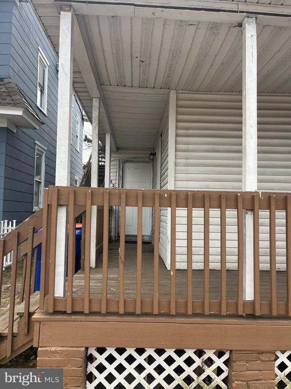 Building Photo - 327 E Pine St.