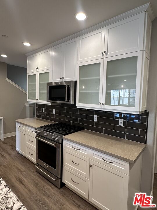 Building Photo - 72 Capricorn