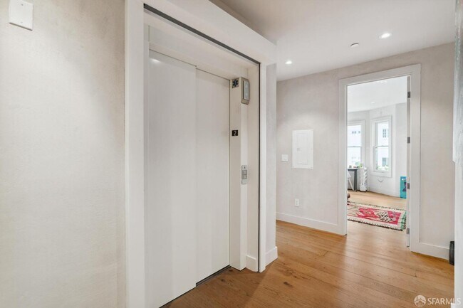 Building Photo - 754 Lake St