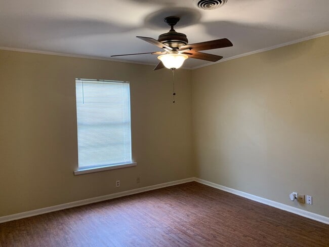 Building Photo - 4009 Bahama Dr